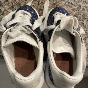 Kids toddler 11c.. no soles, scratches